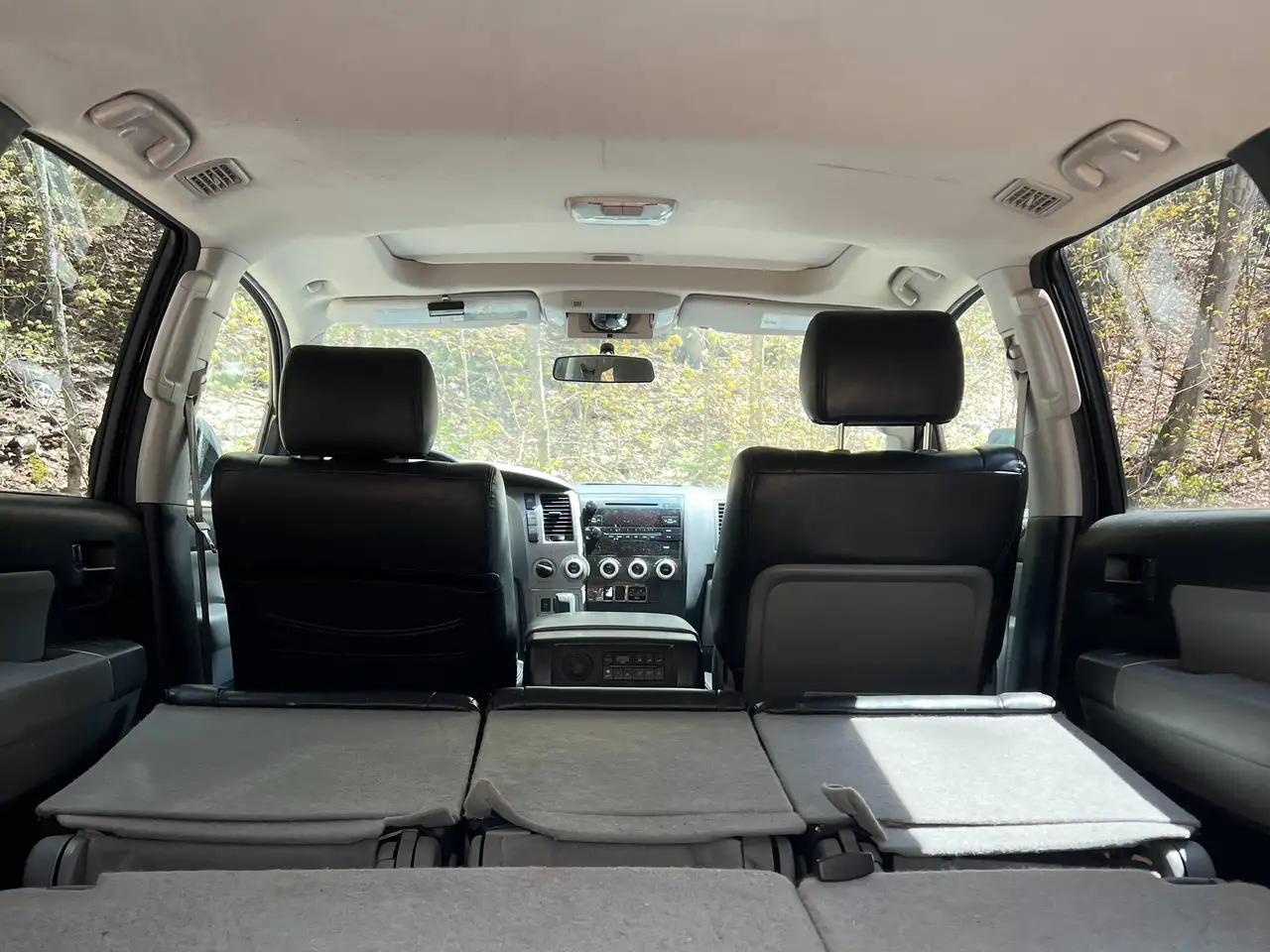 Toyota Sequoia снимка Toyota Sequoia