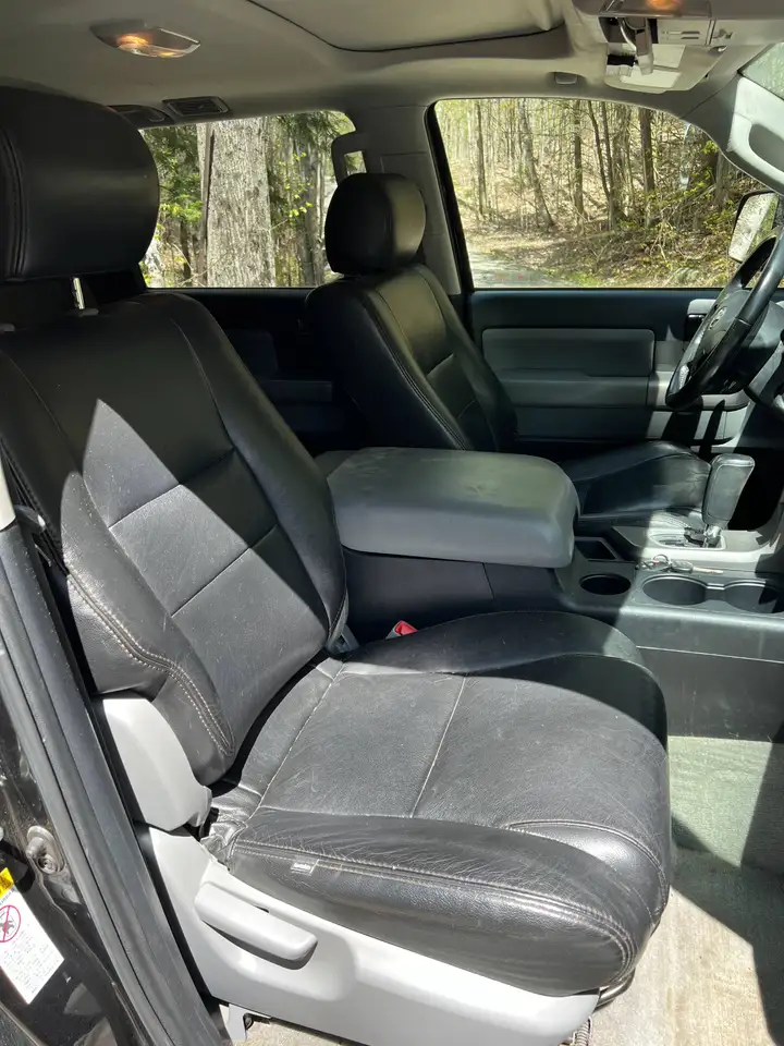 Toyota Sequoia снимка Toyota Sequoia