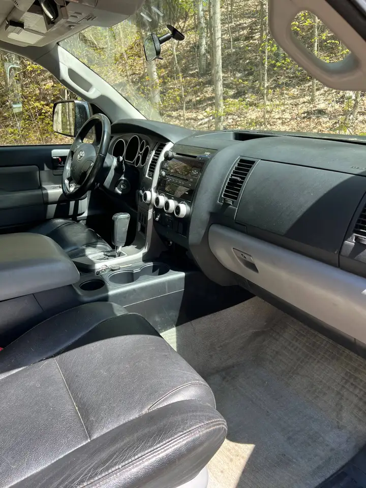 Toyota Sequoia снимка Toyota Sequoia