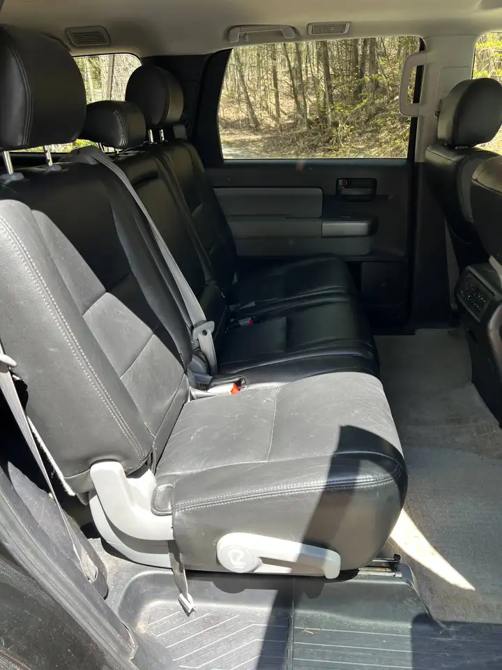 Toyota Sequoia снимка Toyota Sequoia