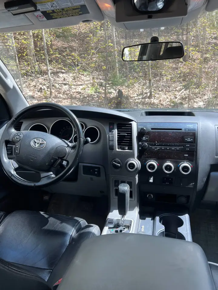 Toyota Sequoia снимка Toyota Sequoia