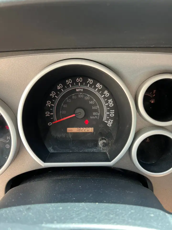Toyota Sequoia снимка Toyota Sequoia