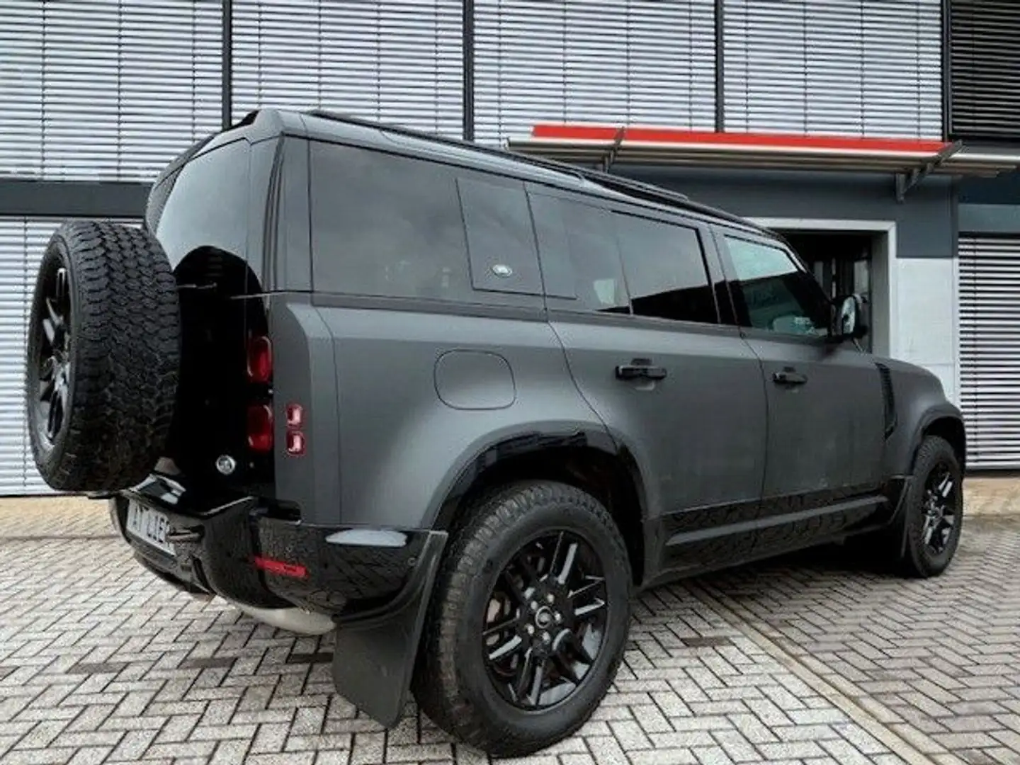 Land Rover Defender 110 X-Dynamic SE AWD OFFROAD+WINTER+AHK Schwarz - 2