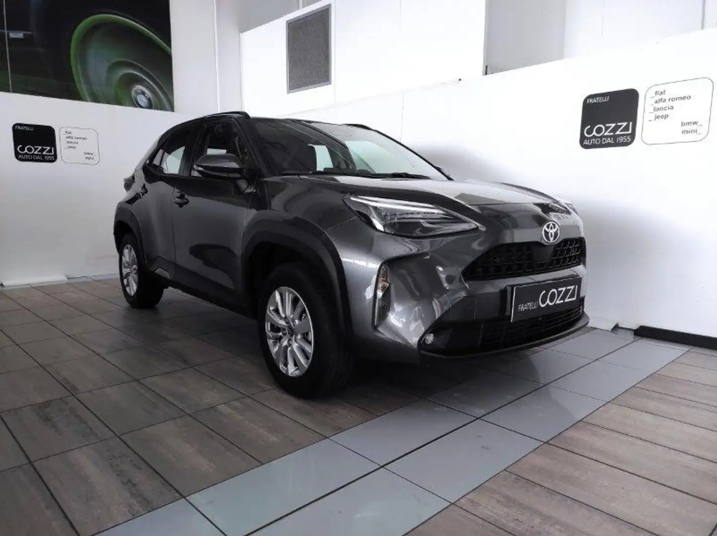 Toyota Yaris Cross - Yaris Cross 1.5 Hybrid 5p. E-CVT Active Gris - 1