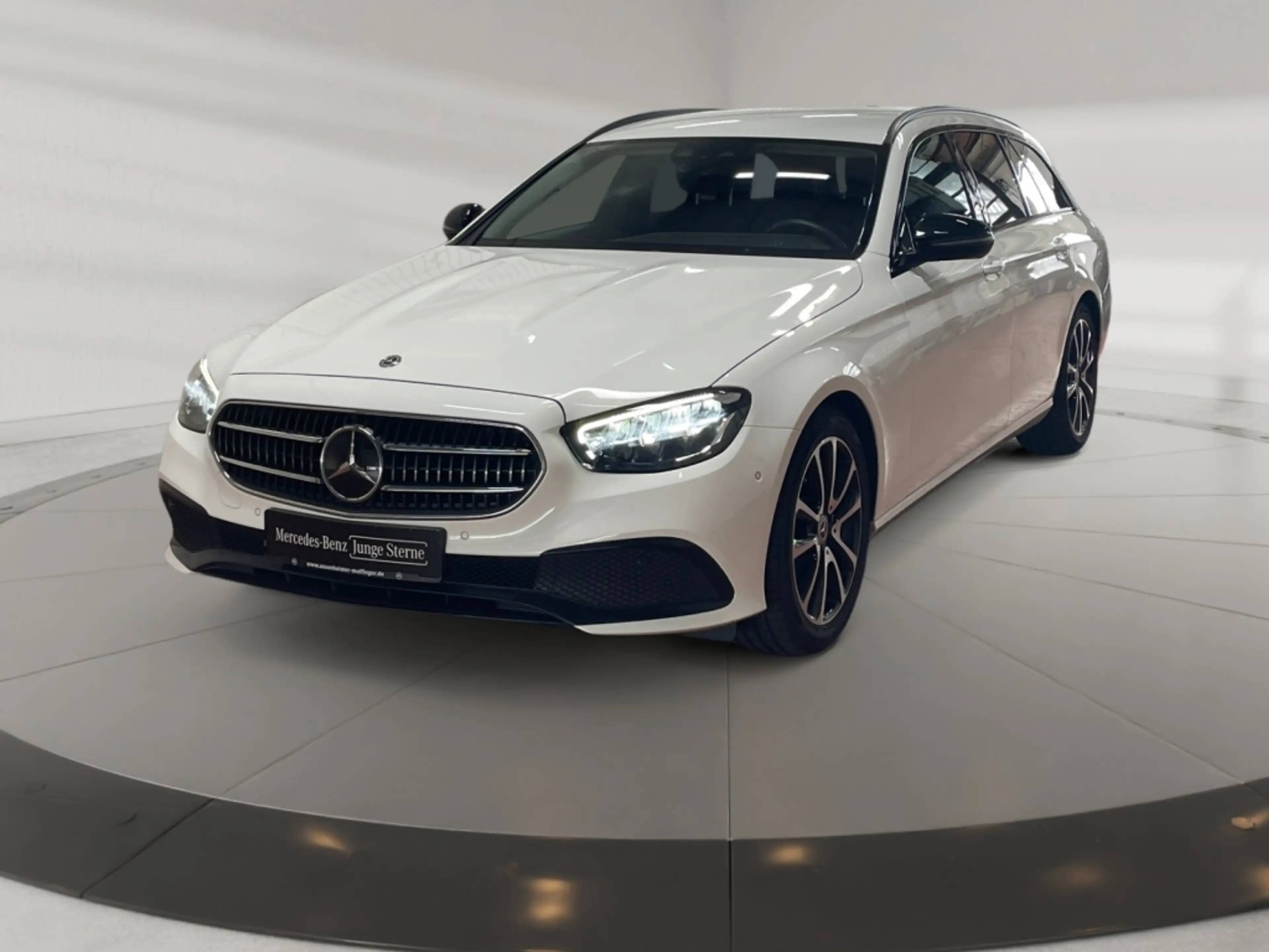 Mercedes-Benz E 200 d T Avantgarde Avantgarde+MBUX+Night+Wide — photo 2