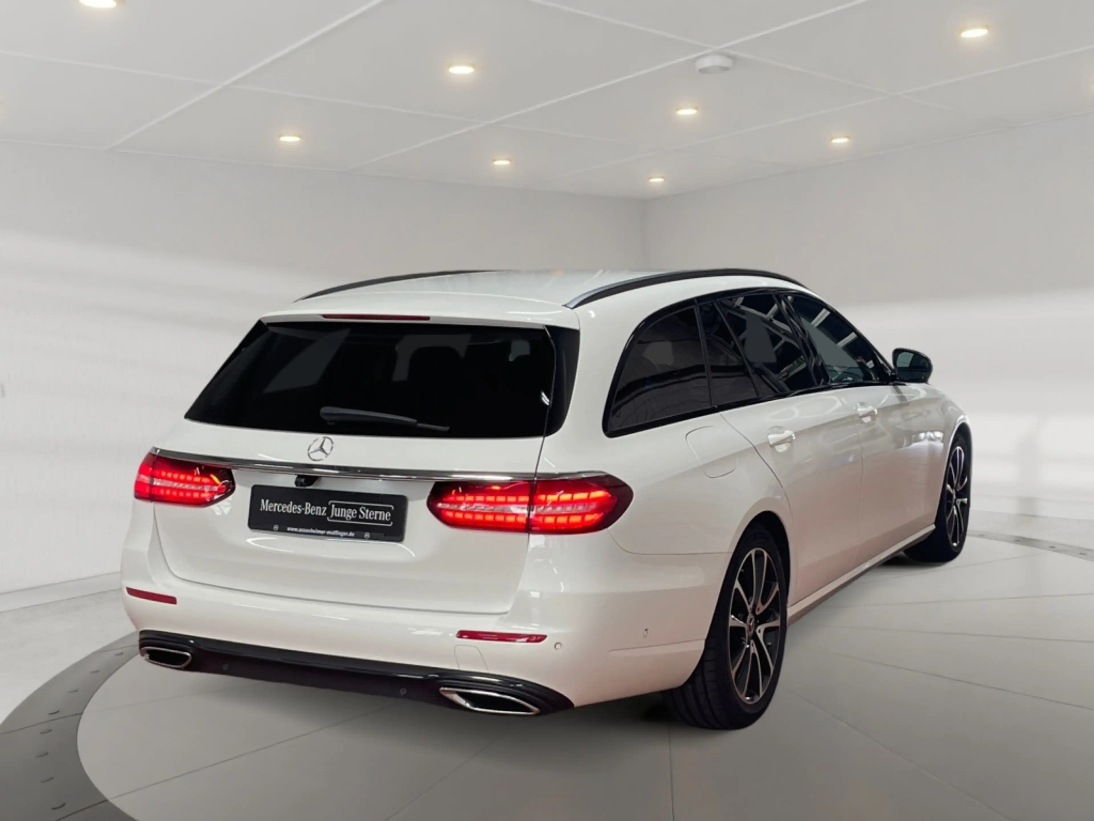 Mercedes-Benz E 200 d T Avantgarde Avantgarde+MBUX+Night+Wide — photo 3
