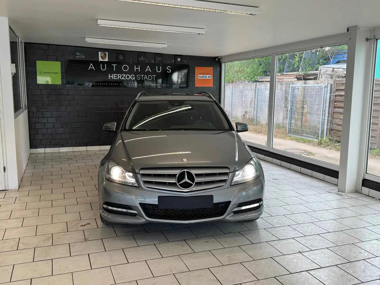 Mercedes-Benz C 180 C 180 T CGI BlueEfficiency (204.249) Grau - 1