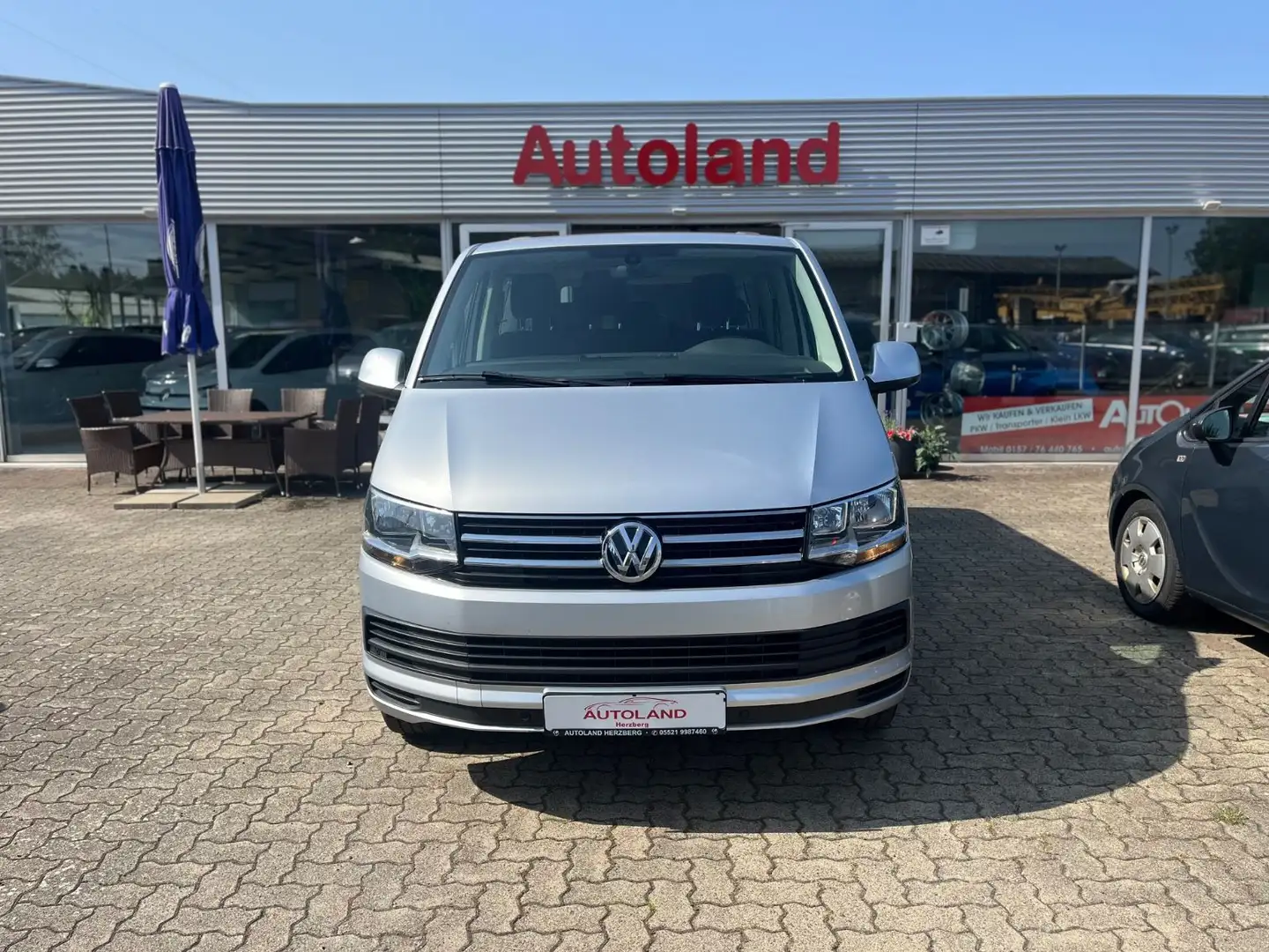 Volkswagen T6 Caravelle lang 1 HD STHZ NAVI SHZ KAMERA AHK Silber - 2