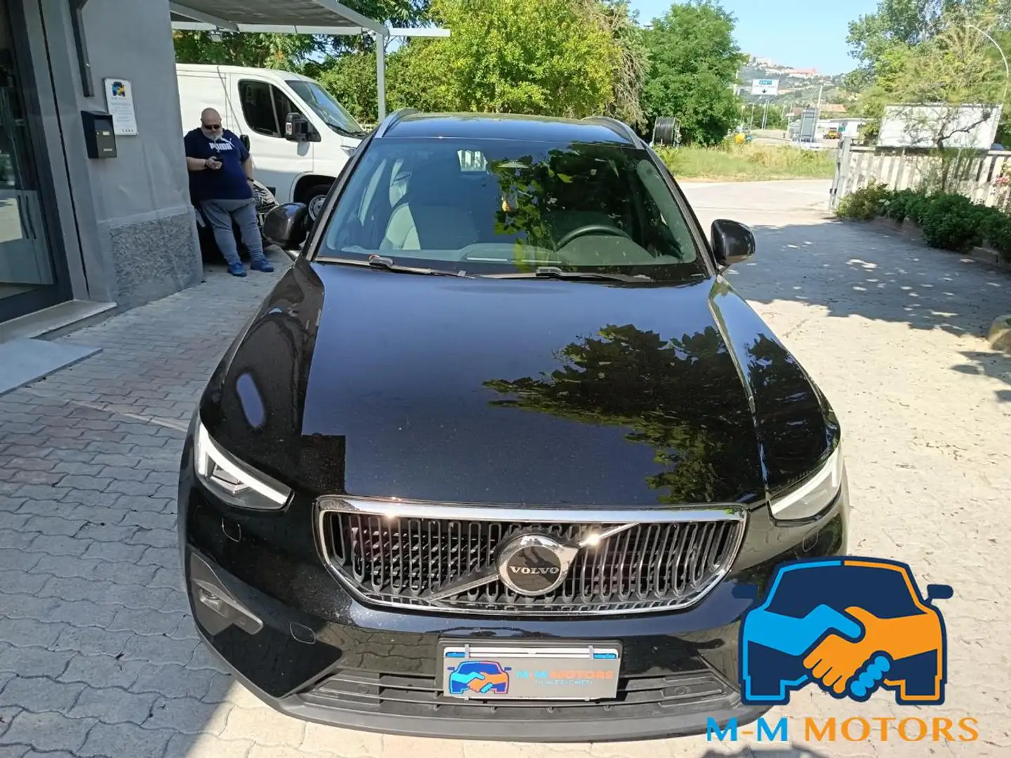 Volvo XC40 B3 automatico Core Nero - 2