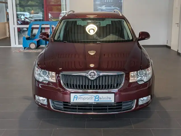 Skoda Superb view 4
