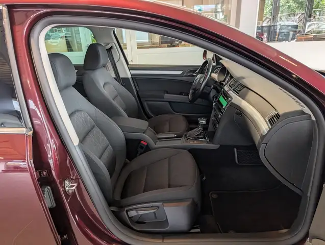 Skoda Superb view 3