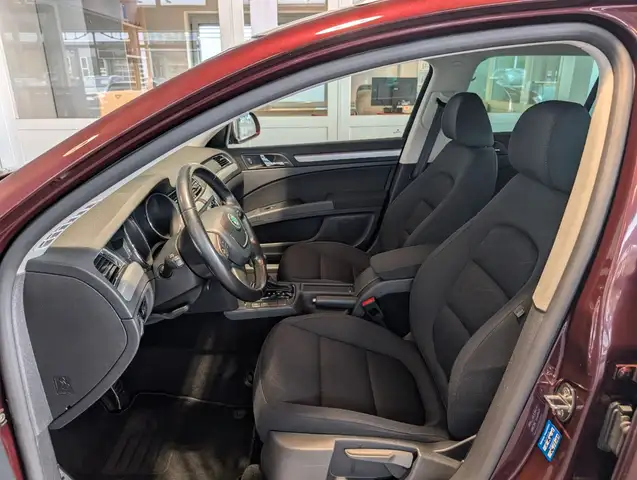 Skoda Superb view 7