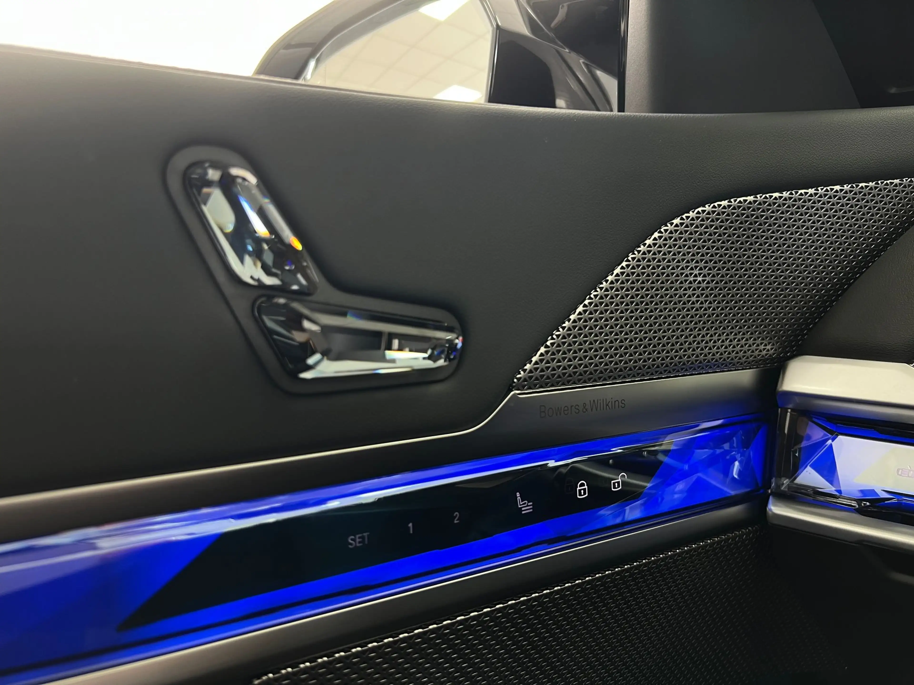 BMW i7 M70 xD*M-Perf*PANO-SKY*KRISTALL*A-TÜREN*B&W* — photo 11