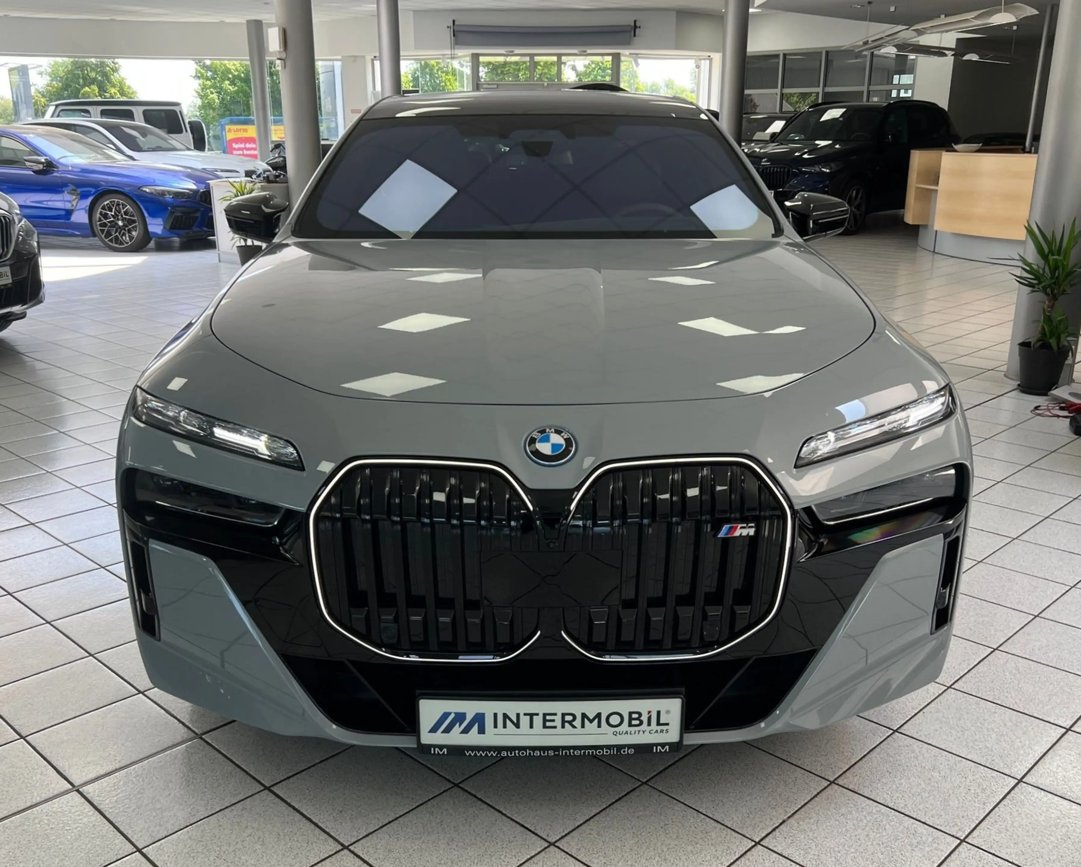 BMW i7 M70 xD*M-Perf*PANO-SKY*KRISTALL*A-TÜREN*B&W* — photo 2