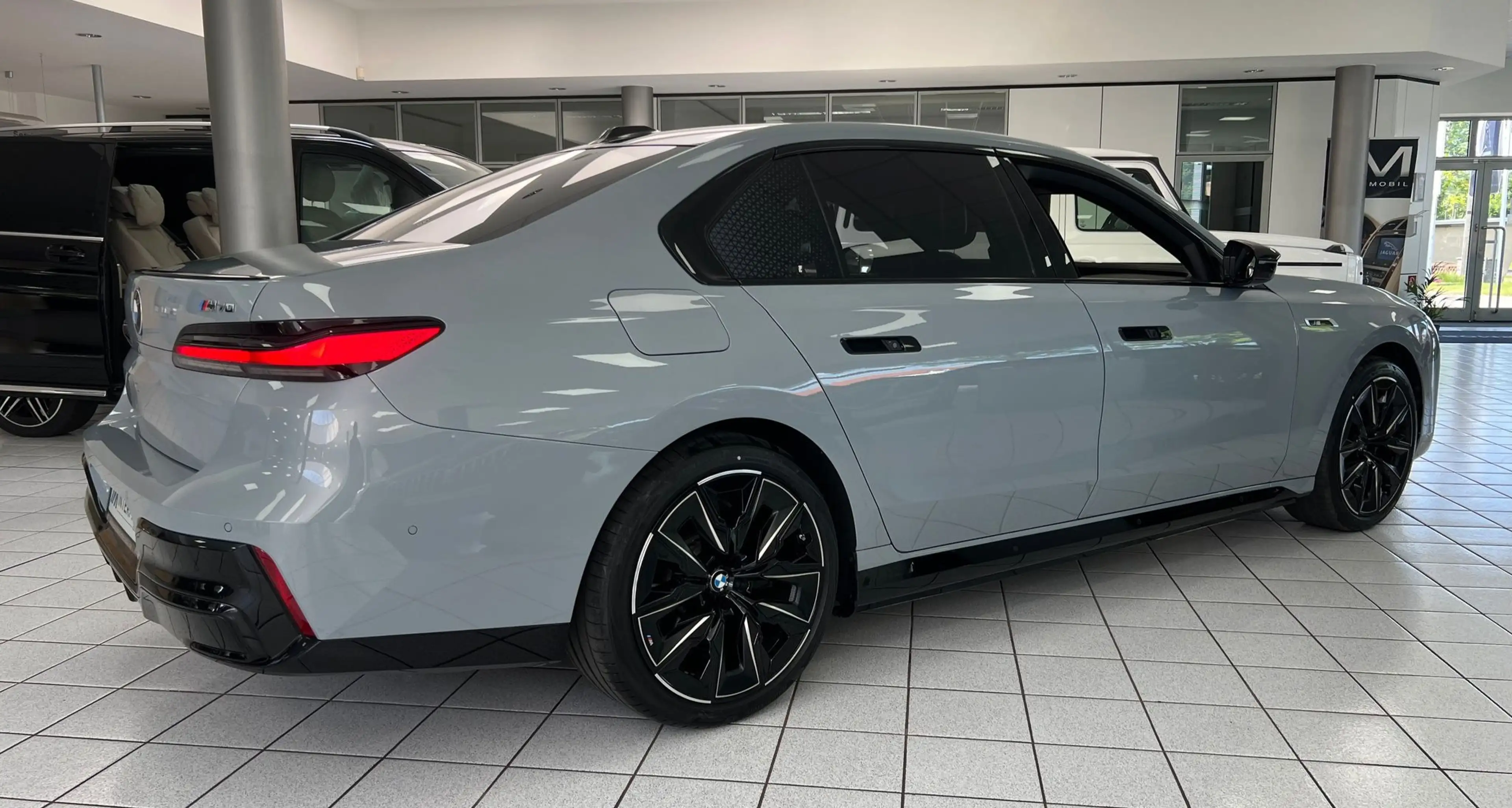 BMW i7 M70 xD*M-Perf*PANO-SKY*KRISTALL*A-TÜREN*B&W* — photo 4