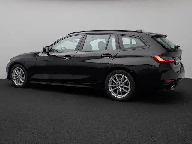 BMW 3 Series view 10