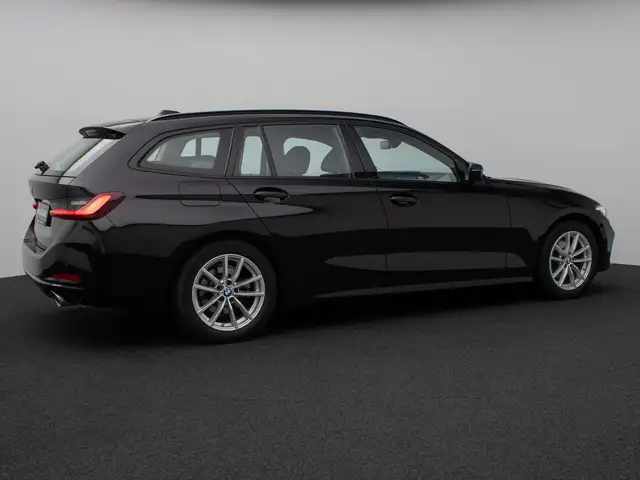 BMW 3 Series view 6