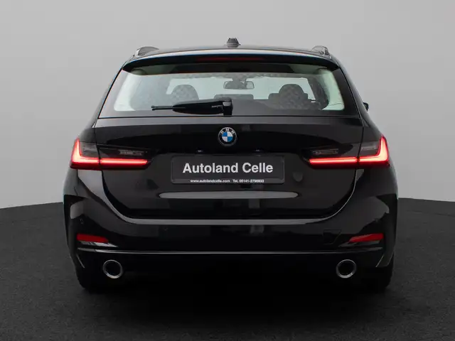 BMW 3 Series view 8