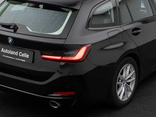 BMW 3 Series view 14