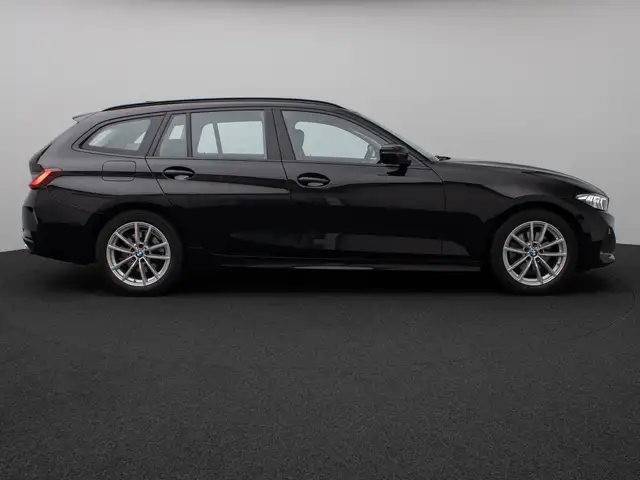 BMW 3 Series view 5