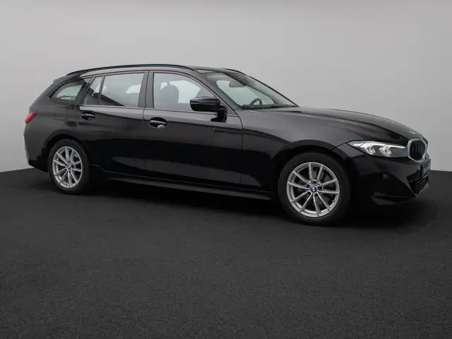 BMW 3 Series view 4