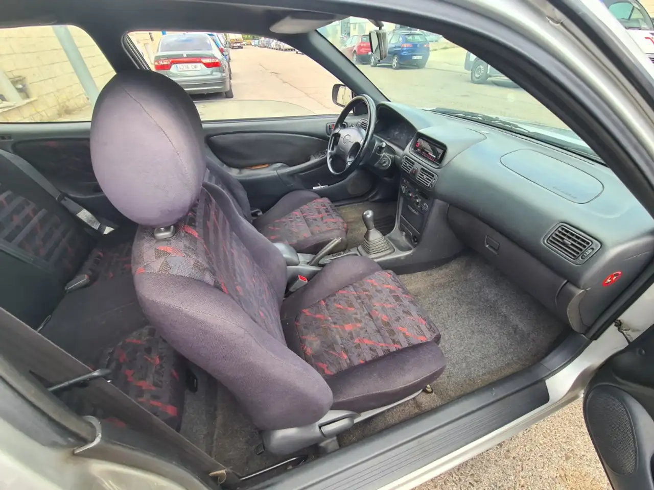 Toyota Corolla Coupé 2.0 D Terra, foto 2