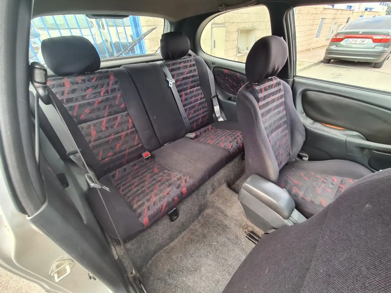 Toyota Corolla Coupé 2.0 D Terra, foto 3