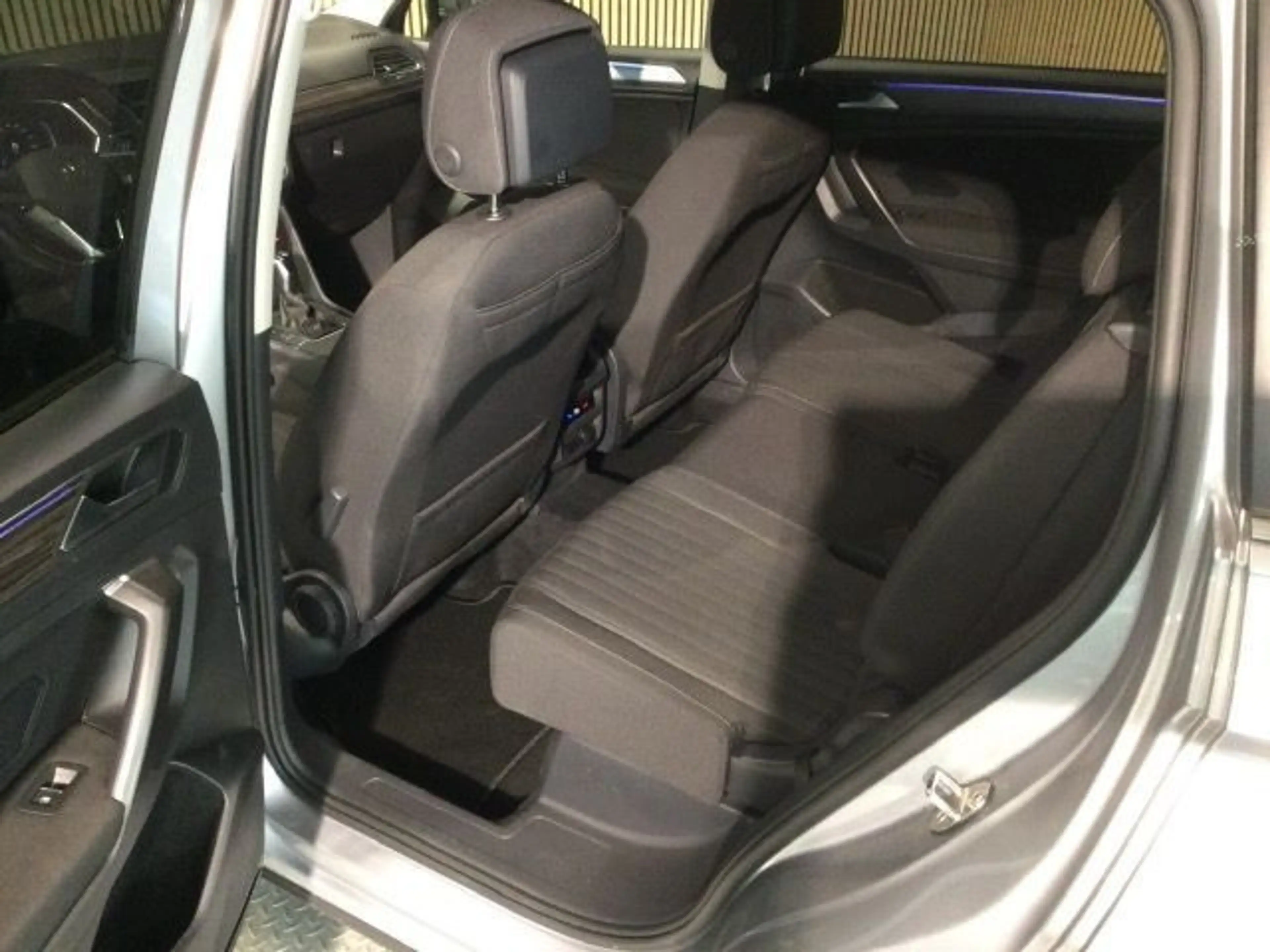 Volkswagen Tiguan Allspace 2.0 TDI DSG Life AHK 7. Sitzer N — photo 4