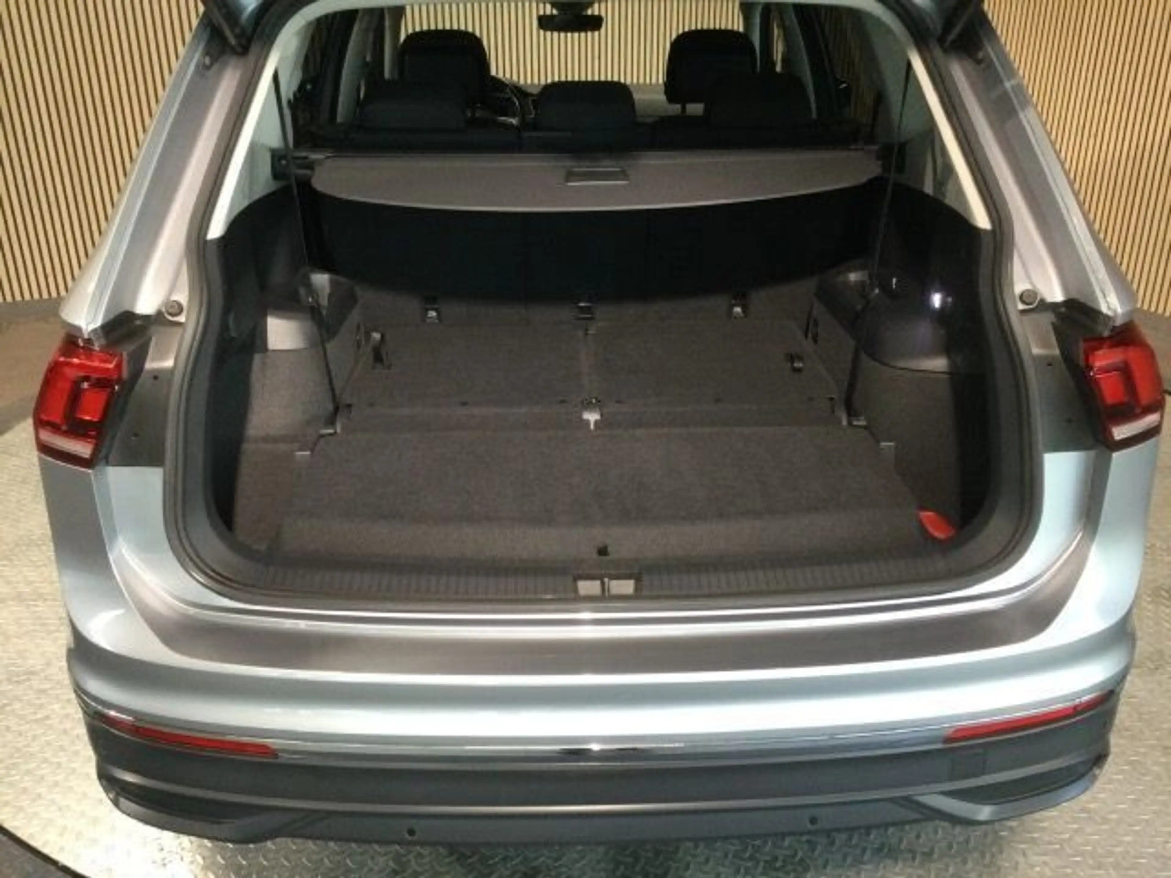 Volkswagen Tiguan Allspace 2.0 TDI DSG Life AHK 7. Sitzer N — photo 12