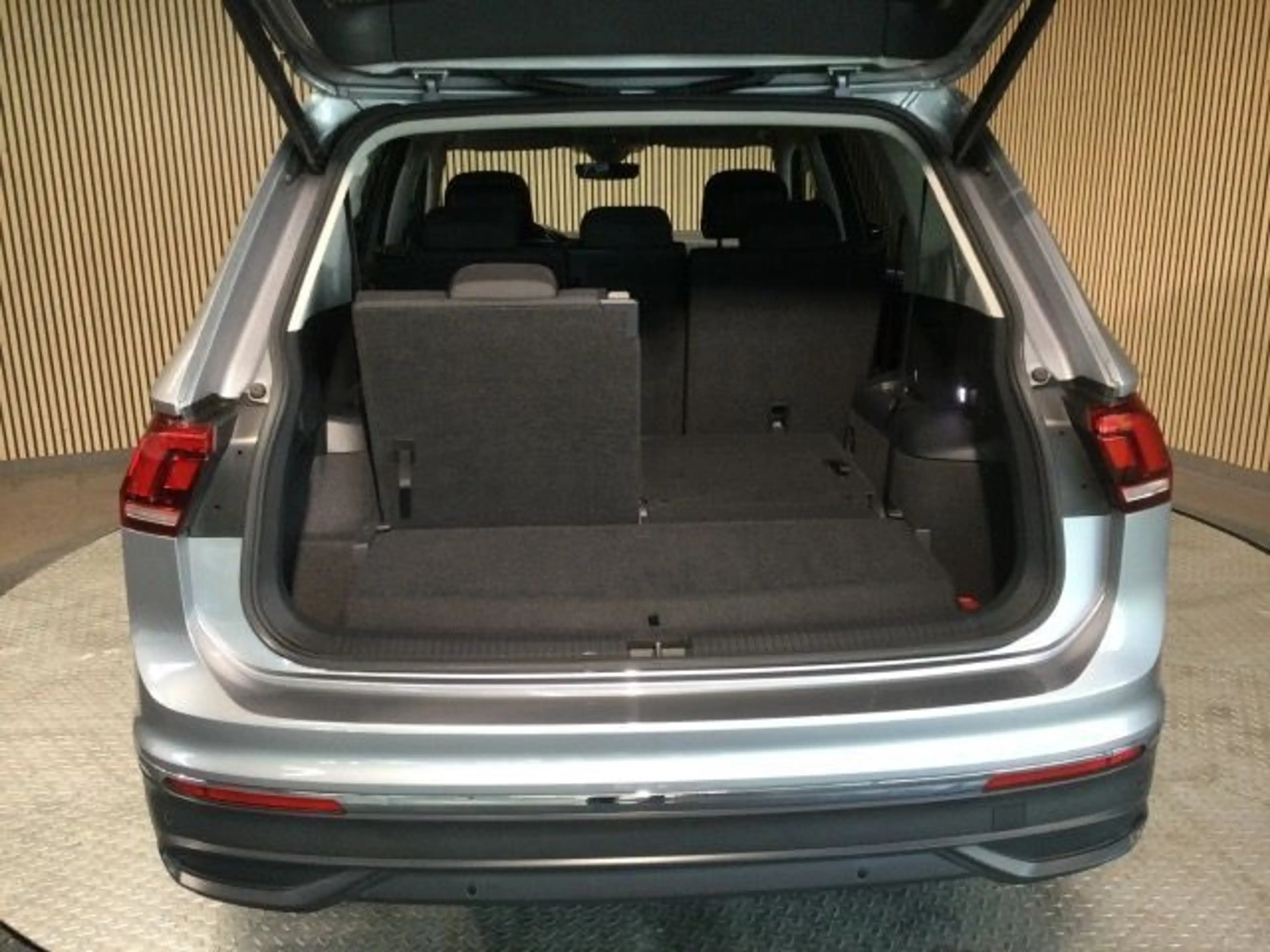 Volkswagen Tiguan Allspace 2.0 TDI DSG Life AHK 7. Sitzer N — photo 18