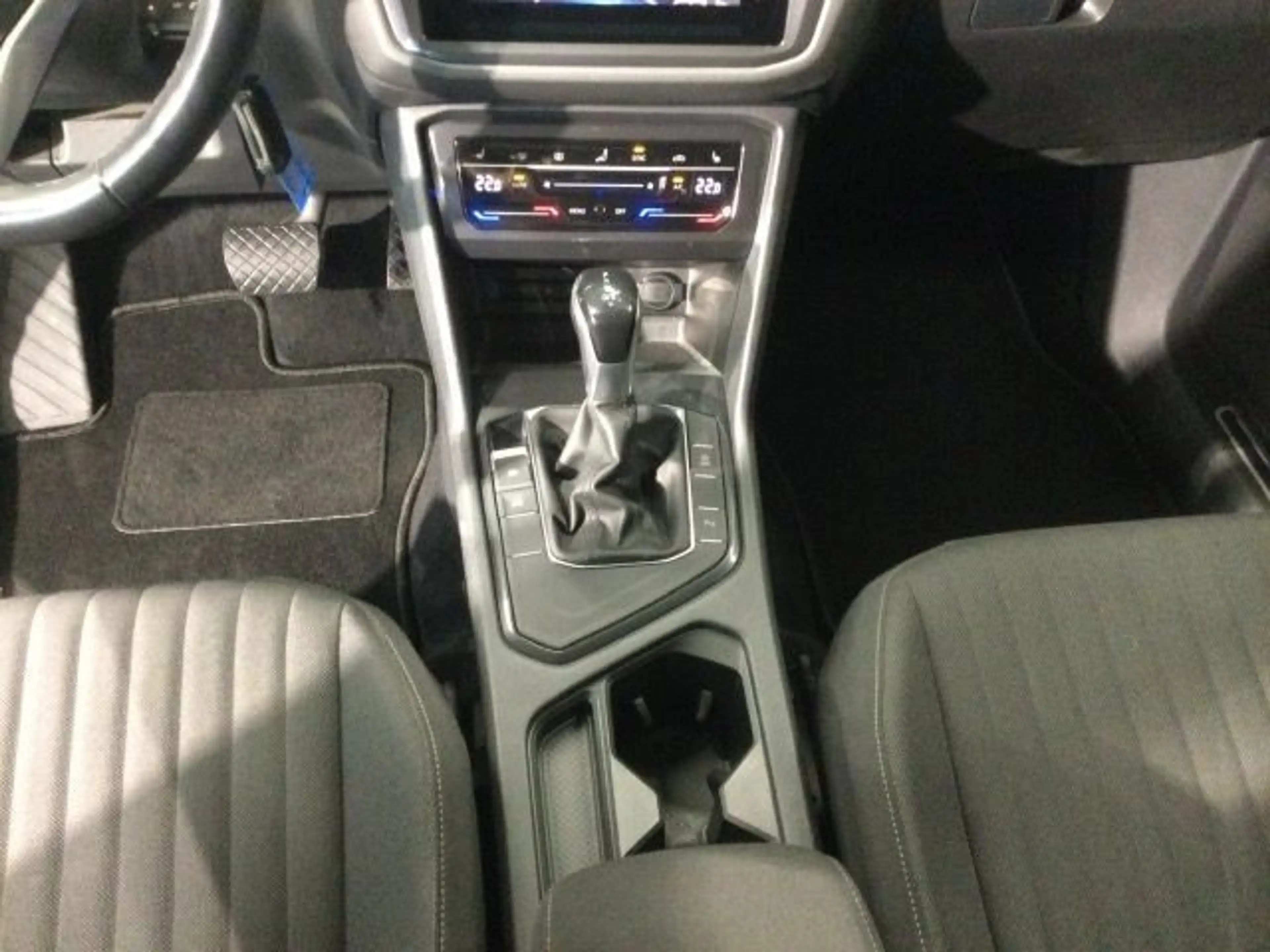 Volkswagen Tiguan Allspace 2.0 TDI DSG Life AHK 7. Sitzer N — photo 17