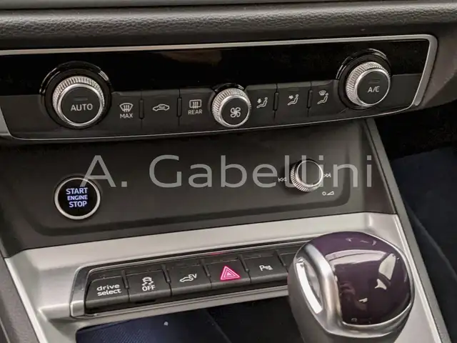 Audi Q3 view 14