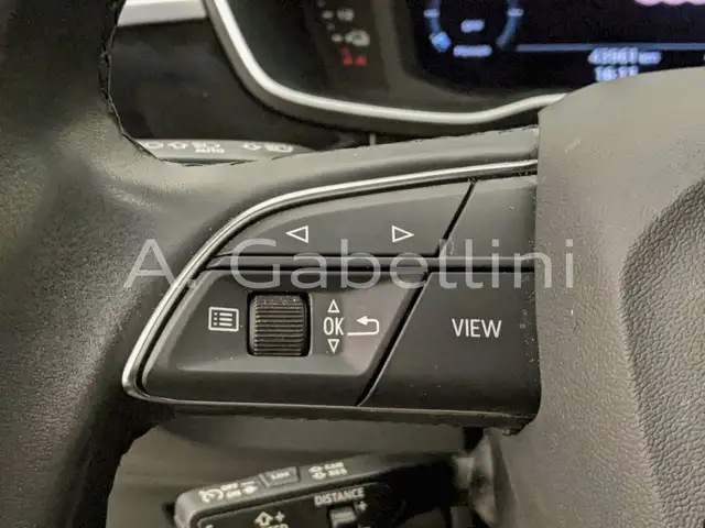 Audi Q3 view 12