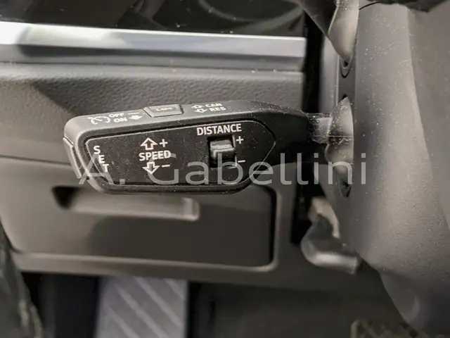 Audi Q3 view 11