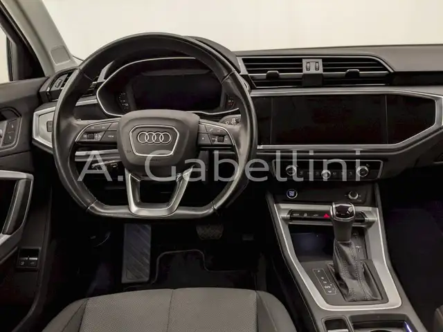 Audi Q3 view 7