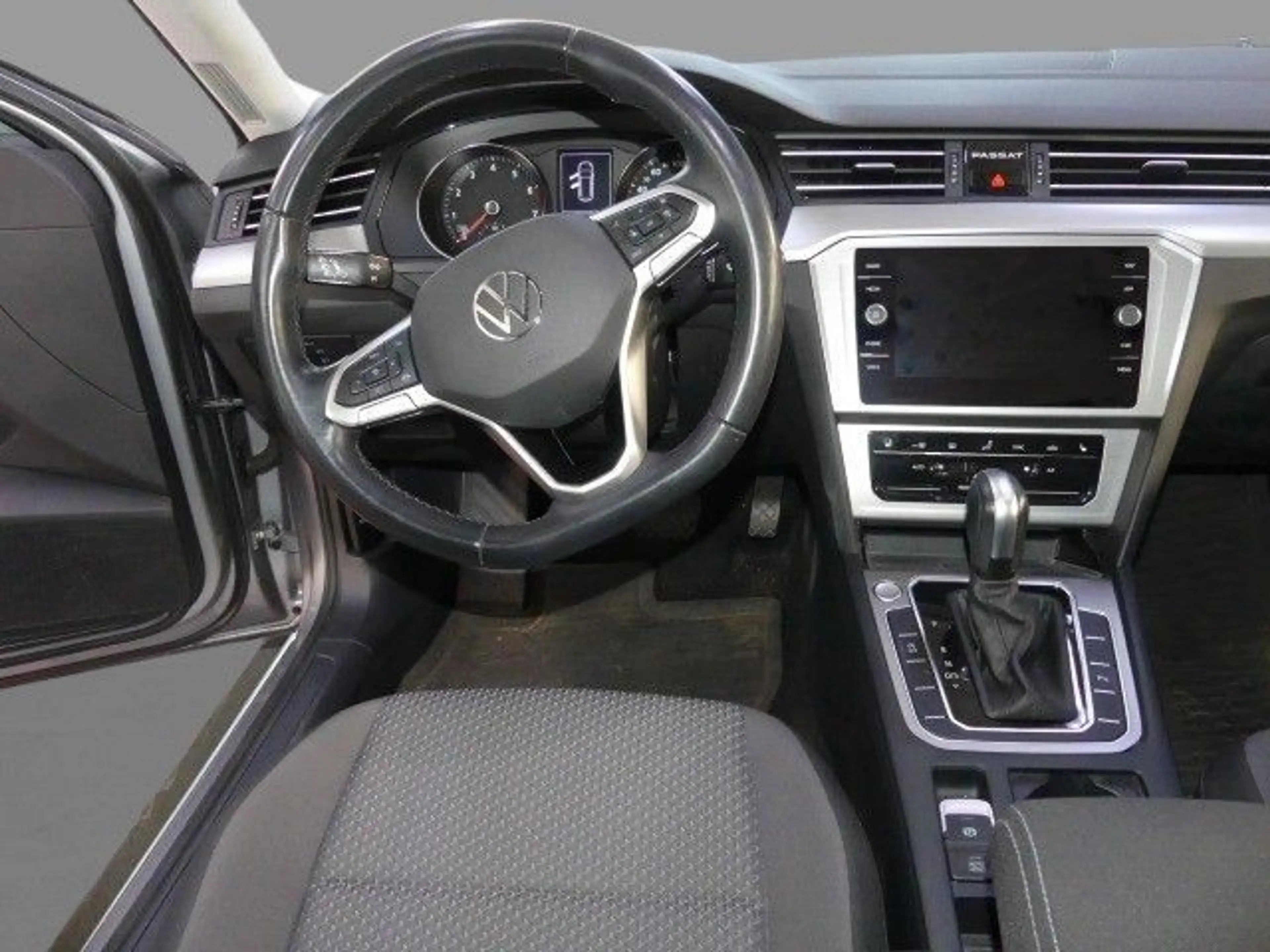 Volkswagen Passat Variant 1.5 TSI Navi Standhzg AHK LED Nav — photo 6