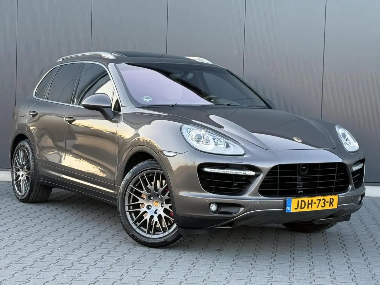 Porsche Cayenne 4.8 Turbo 99DKM - Als Nieuw - Volle Auto - Uniek Brun - 2