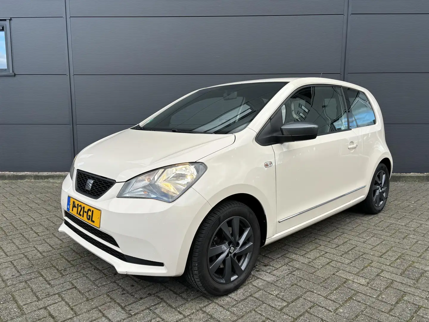 SEAT Mii 1.0 Style Chic | Airco | Navigatie  | Cruise contr Gelb - 2