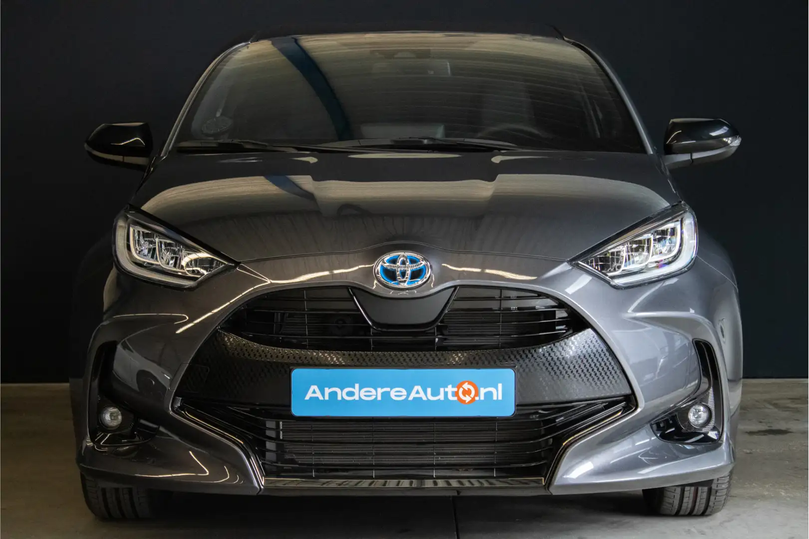 Toyota Yaris 1.5 Hybrid Executive |head up|leder|navigatie|crui Grey - 2