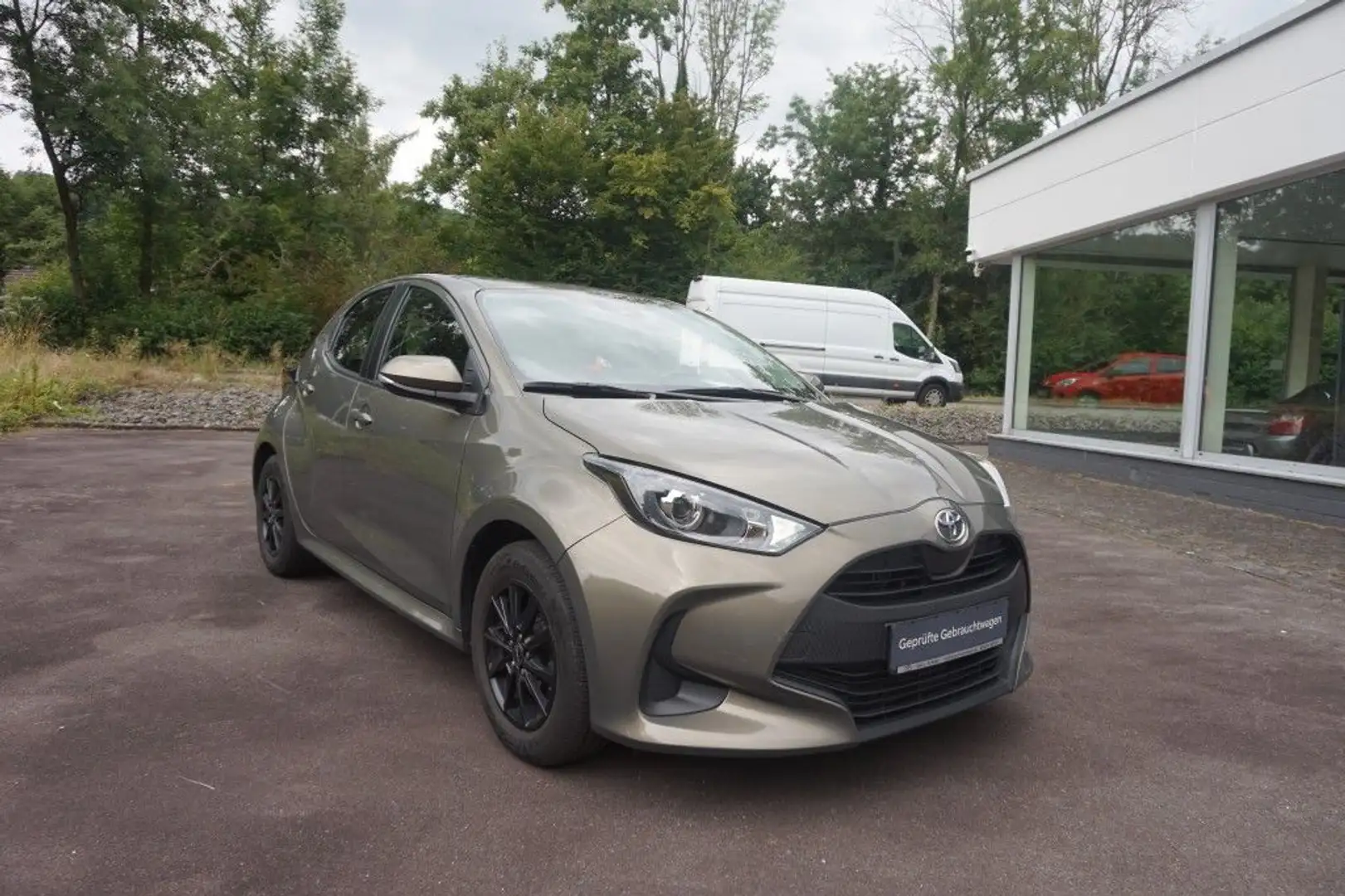 Toyota Yaris 1.0 VVT-i Comfort Bronze - 2