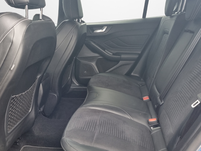 Ford Focus Limousine EcoBoost ST — photo 11