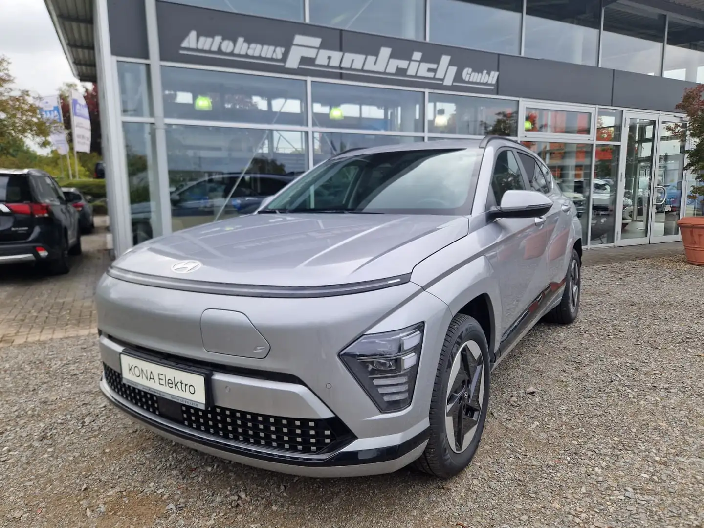 Hyundai KONA Elektro (SX2) 65,4kWh TREND-Paket, el. Heckklappe Silber - 1