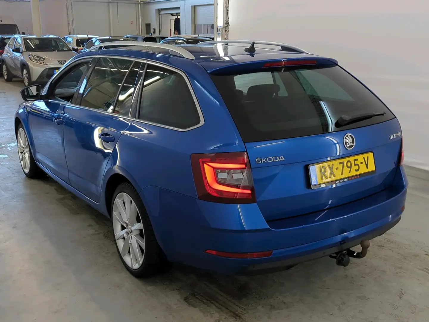 Skoda Octavia Combi 1.0 TSI 116pk Automaat Style Business | Tech Blauw - 2