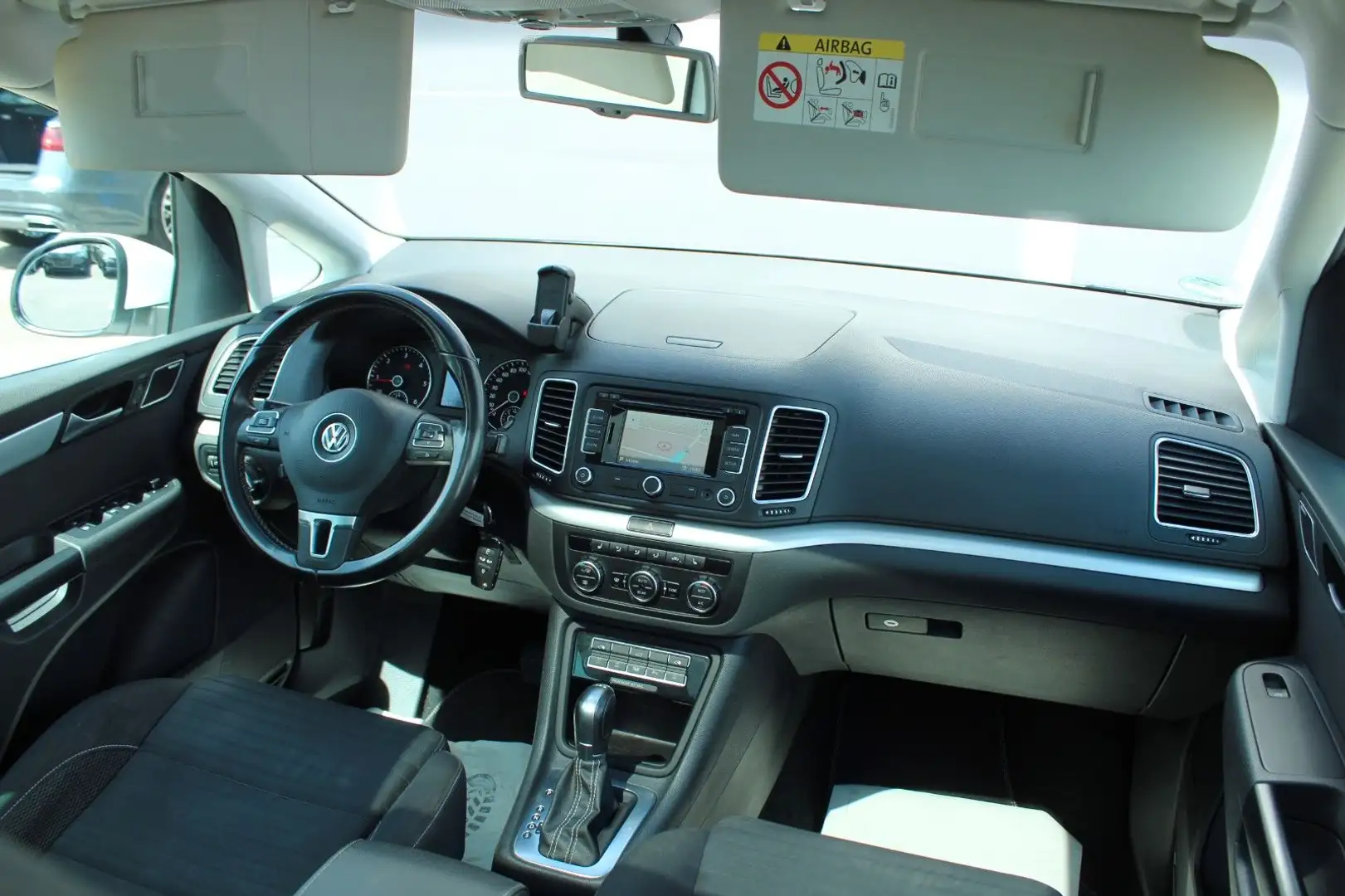 Volkswagen Sharan 2.0 TDI Cup BMT 7-Sitzer|PANO|AHK|1-HAND| Weiß - 2