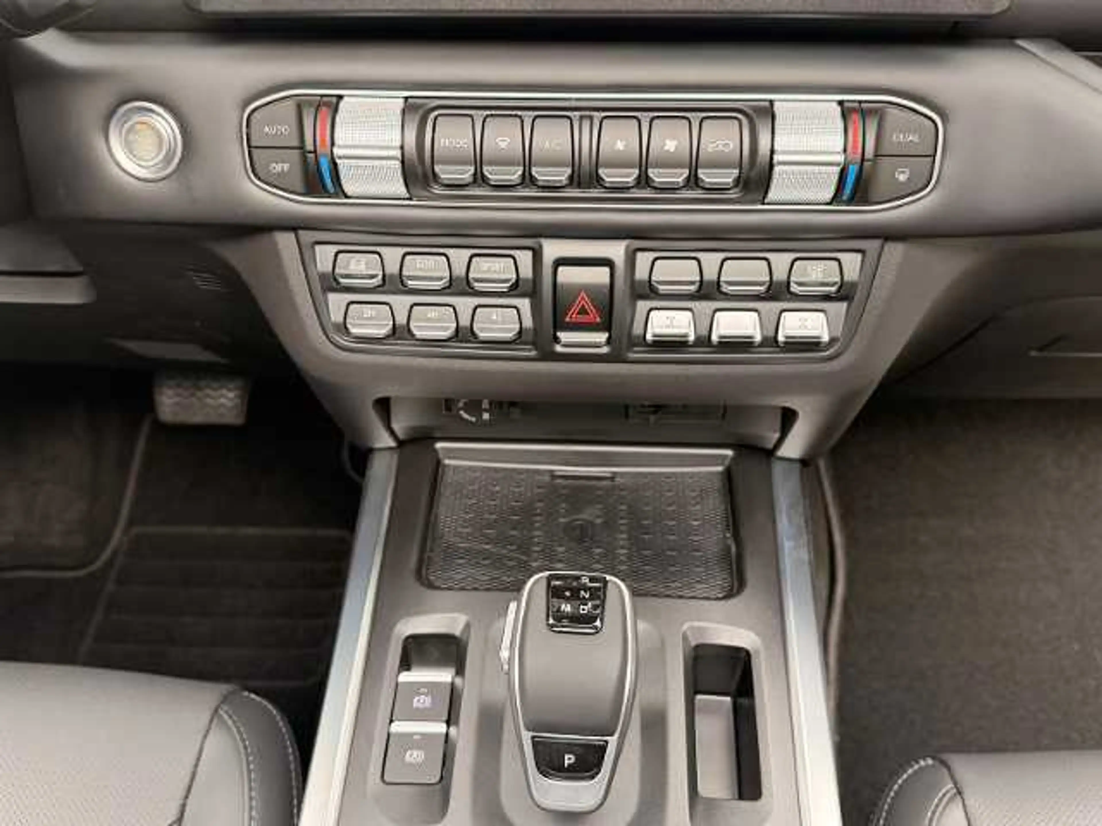 BAW 212 - 2,0 TCI 4 WD — photo 6