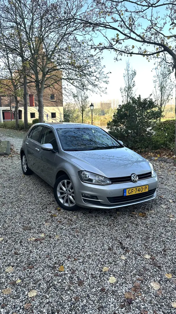 Volkswagen Golf Volkswagen Golf 7 1.2 TSI 105PK Dealer Onderhouden Grijs - 1