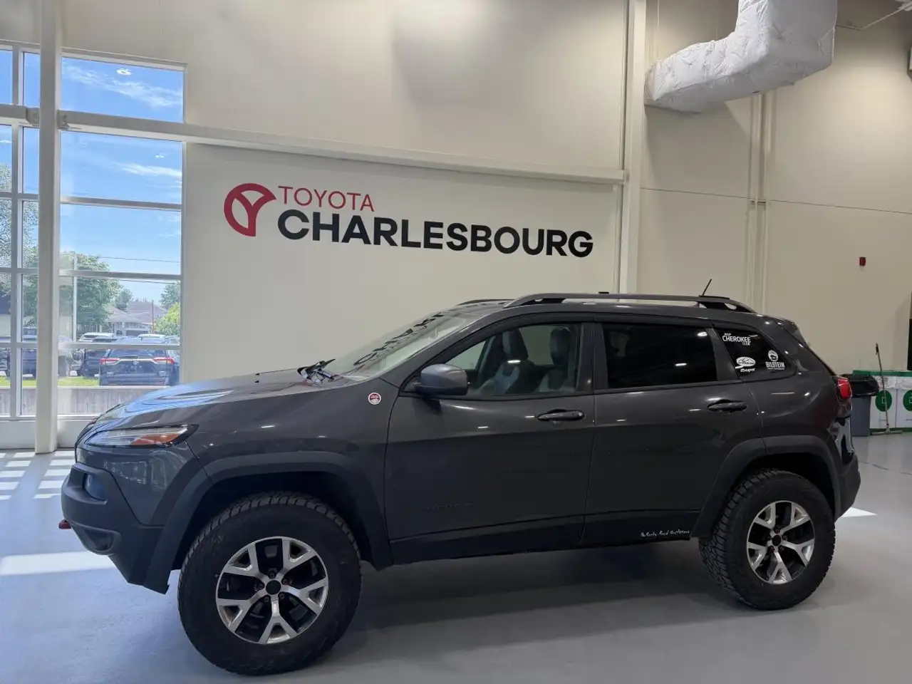 Jeep Cherokee снимка Jeep Cherokee