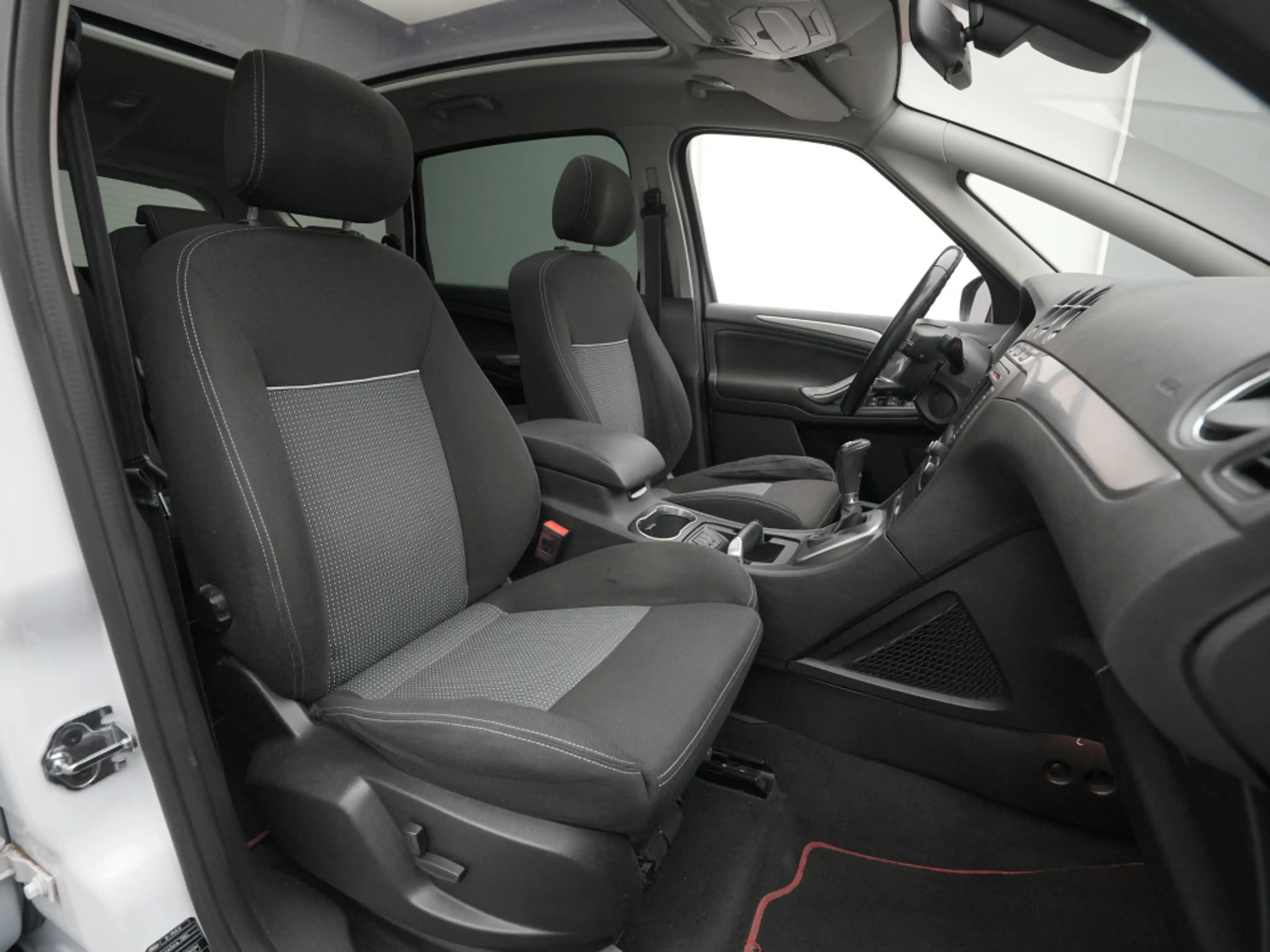Ford S-Max Business Edition 140PS/7-Sitze — photo 32