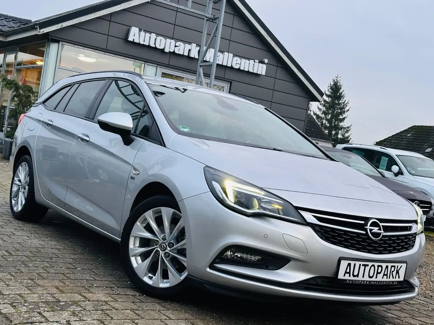 Opel Astra K Sports Tourer 120 Jahre*KAMERA*SHZ* Silber - 1