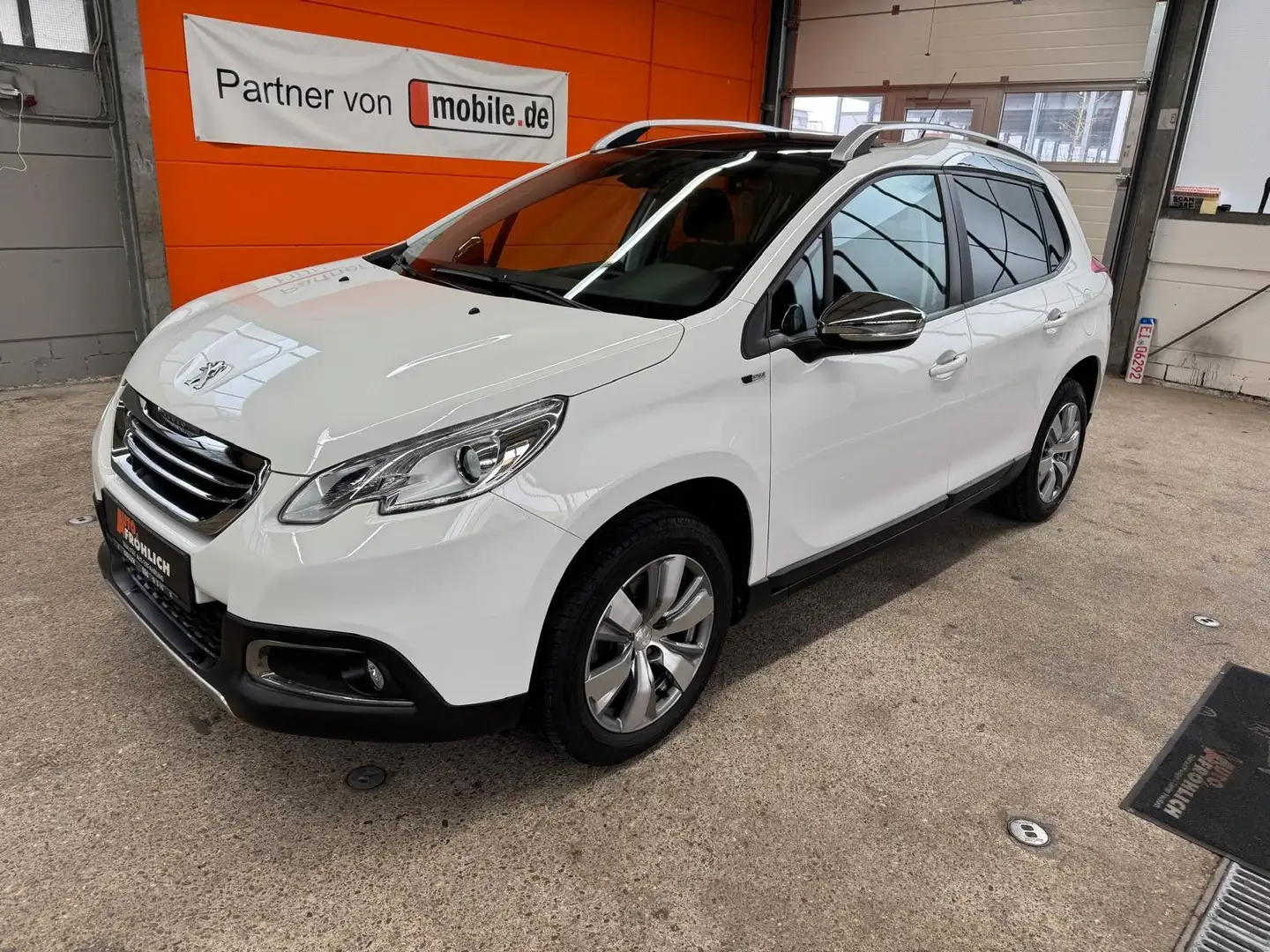 Peugeot 2008 Style Panorama Sitzheizung Navi Weiß - 1